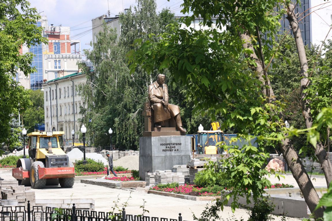 В Екатеринбурге стартовал ремонт плитки в сквере имени Попова - «Уральский  рабочий»